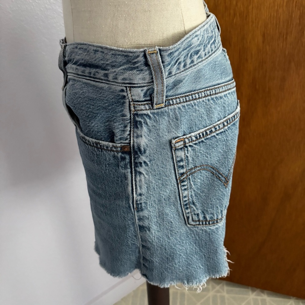 SOLD LEVIS sz 30 Rib Cage Shorts Medium Blue Denim Jeans Shorts Button Fly - Picture 2 of 10
